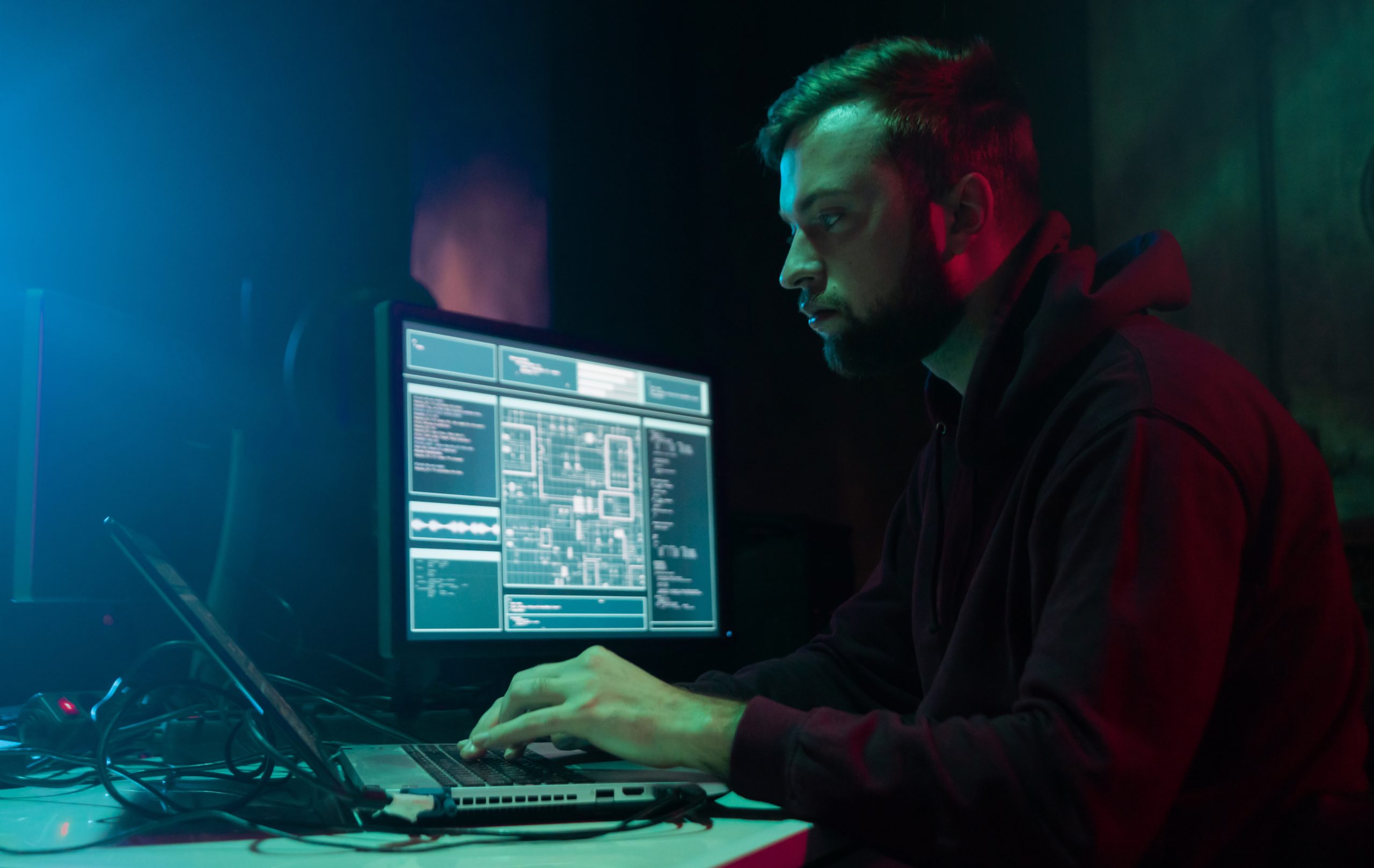 Hackers breaking server using multiple computers and infected virus ransomware. Cybercrime, information technology, phishing mail. objetiva solução segurança cibernética